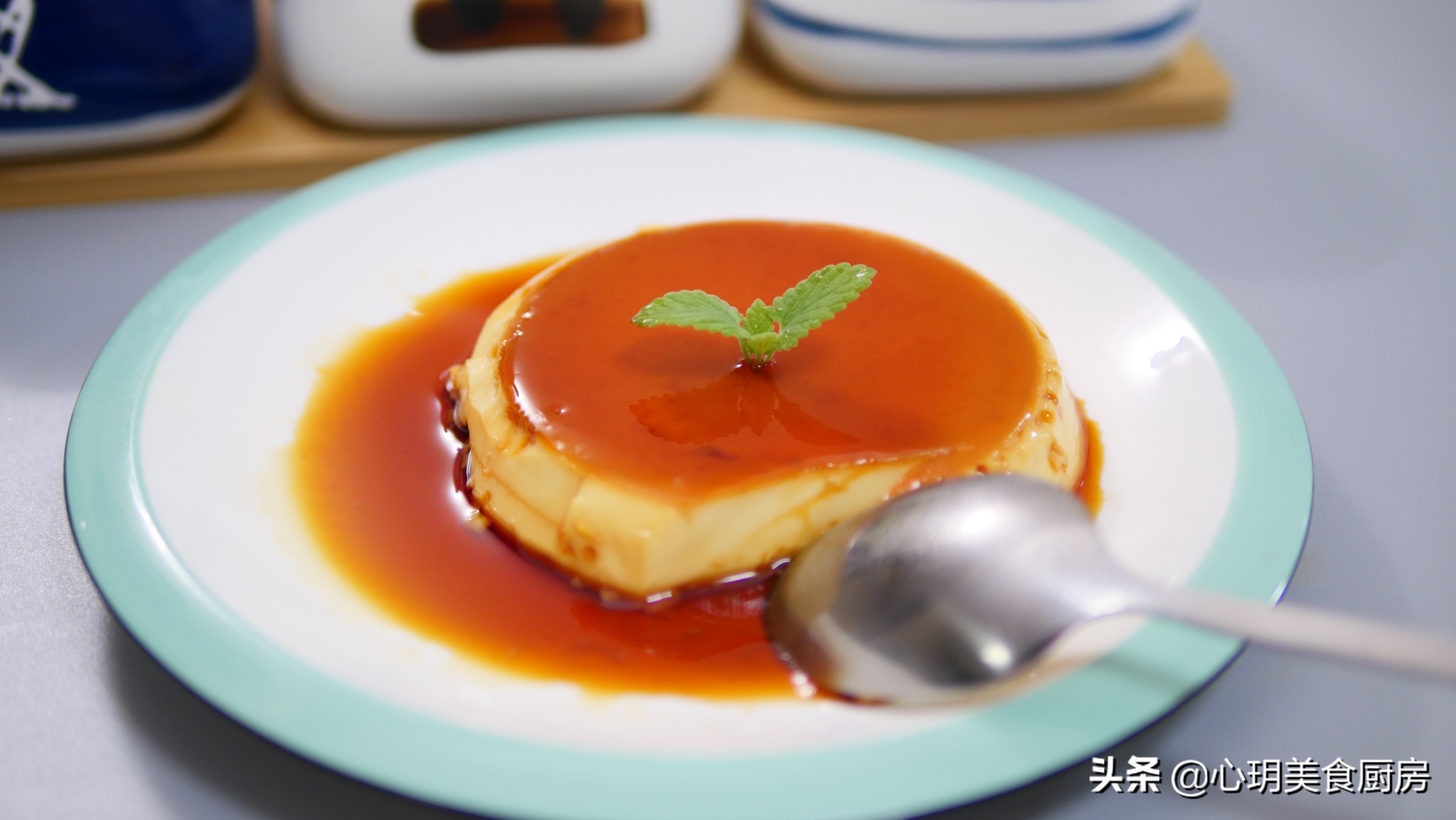 一瓶牛奶两个鸡蛋，教你在家自制焦糖布丁，孩子说：比吃豆腐还嫩