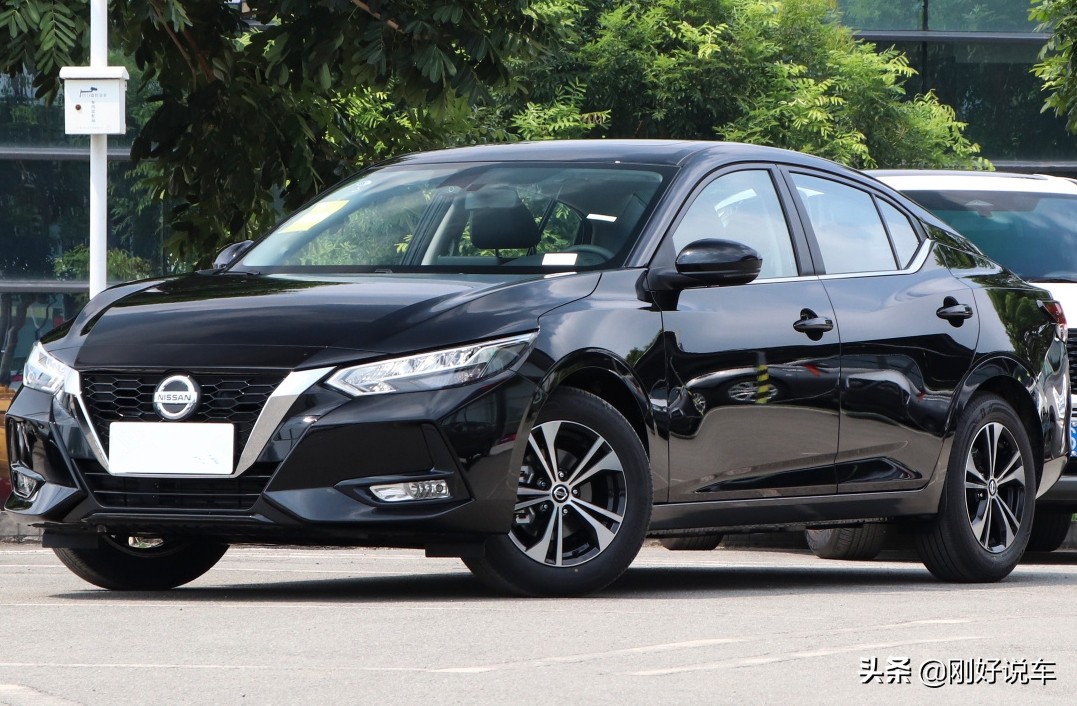 标致408空间大还是轩逸空间大,花同样的钱你会选哪个