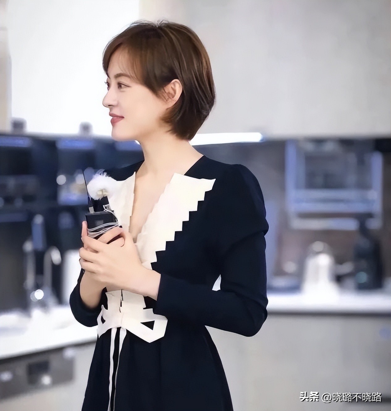 适合圆脸女生的羊毛卷短发减龄,适合发量超多的羊毛卷短发