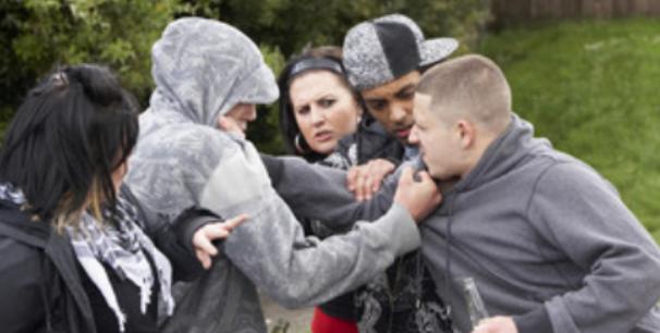 14年前，英国十三岁男孩“喜当爹”！生下一女后，后来怎么样了？