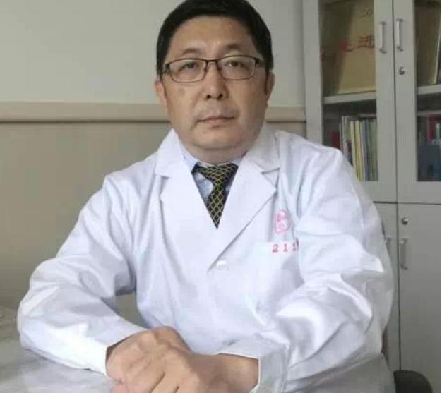 飞机上吸尿救病人,飞机上吸尿救人医者仁心令人动容