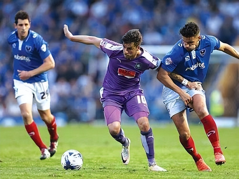 英足总杯：温布尔登VS韦茅斯，英乙队战第五级别队，谁将取胜？