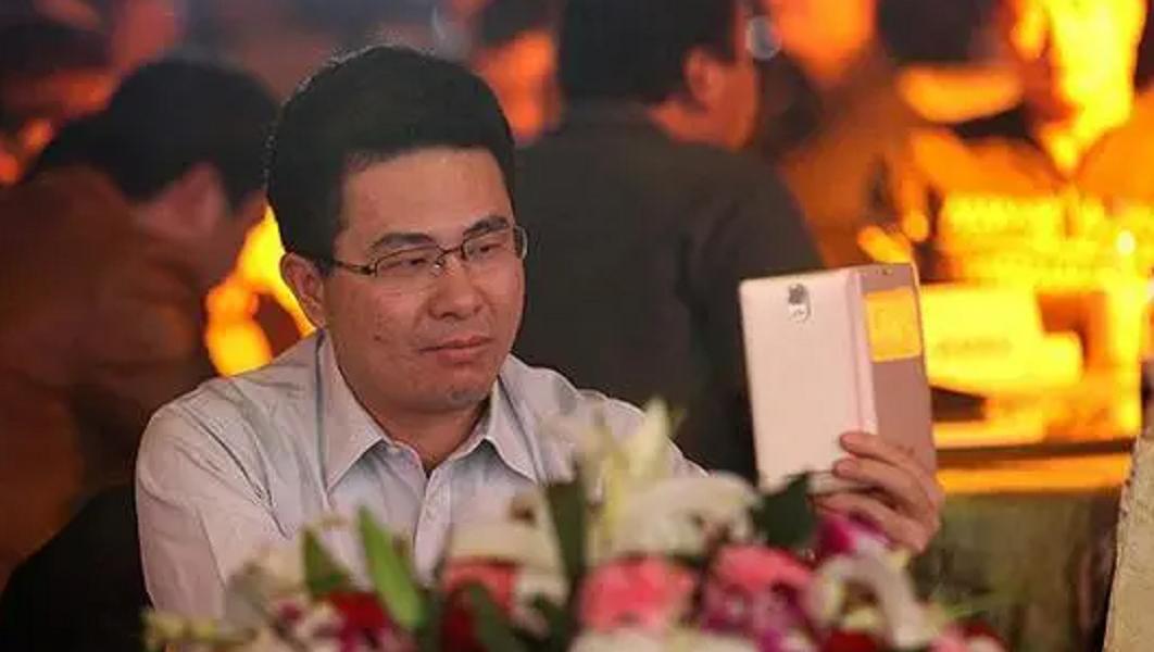 金立老板一把牌输十几亿,金立创始人一把牌输7亿
