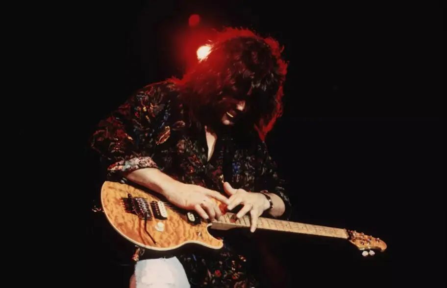 25万乐迷投票：史上最佳十大吉他手