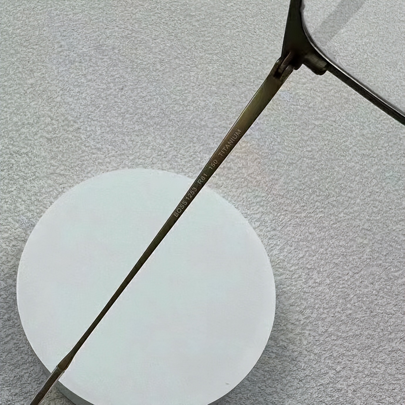 怎么辨别眼镜有没有买贵,镜腿符号判断眼镜价值