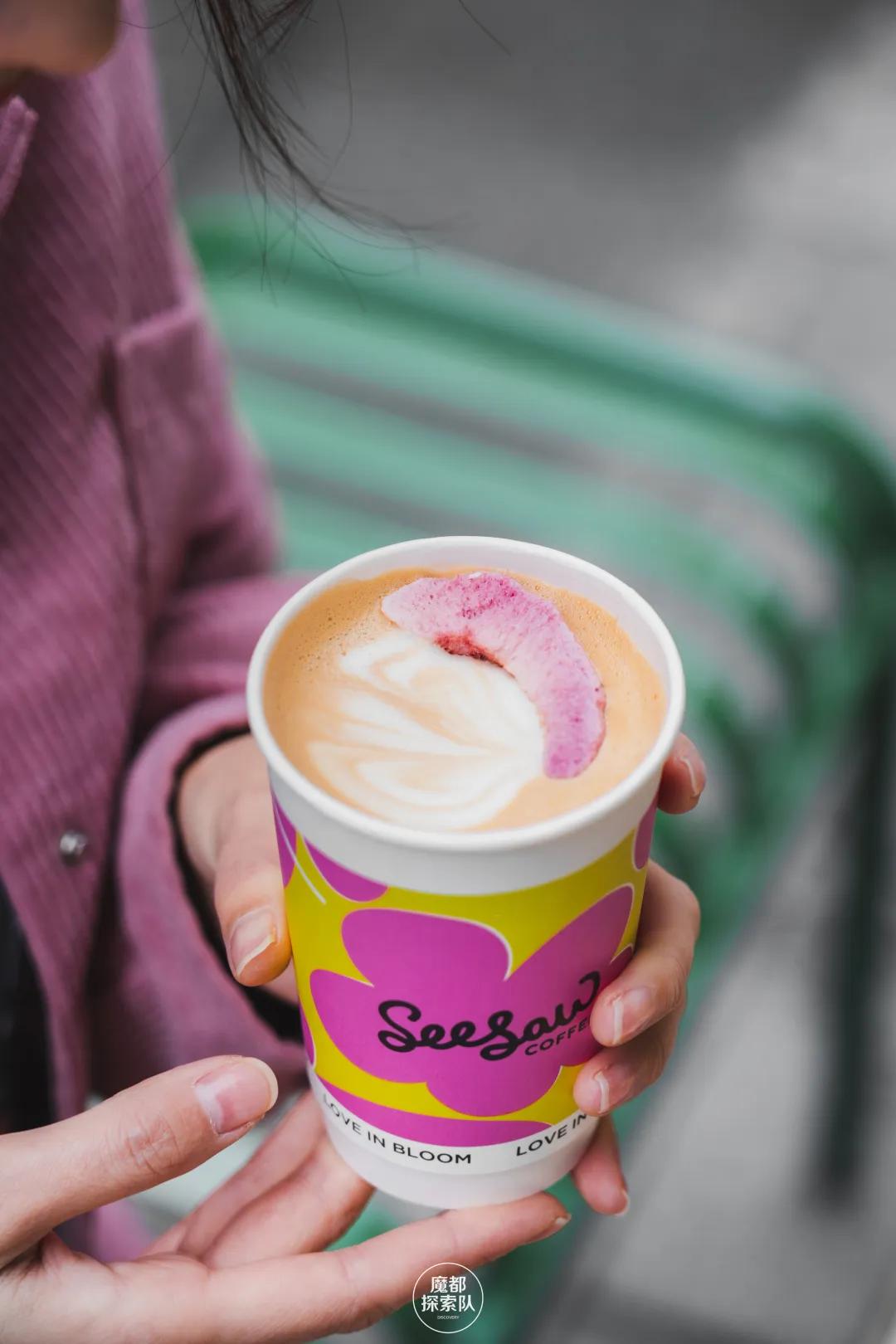 上饿了么搜“桃花季”，来SeesawCoffee领取你的「春日桃花」