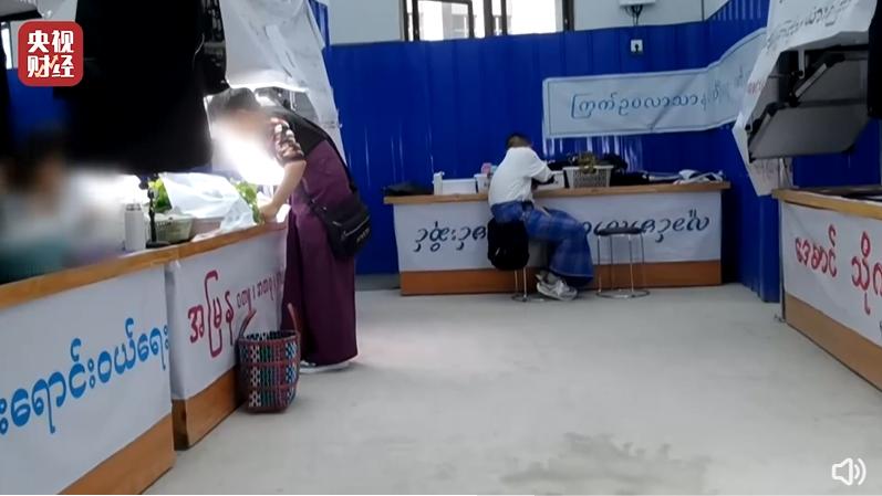 老坛酸菜是抠脚大汉才出来的吗,美女用脚做老坛酸菜