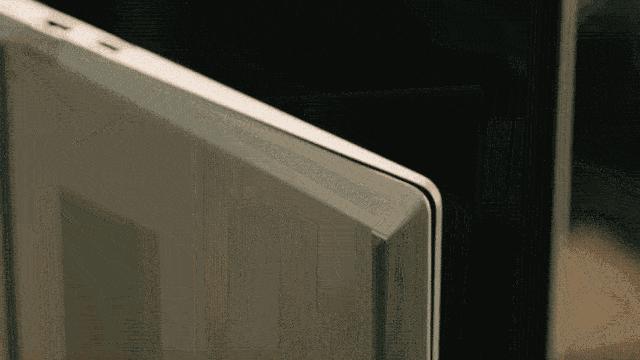 正面硬扛350斤杠铃足球飞射花式滑板，结局看傻了