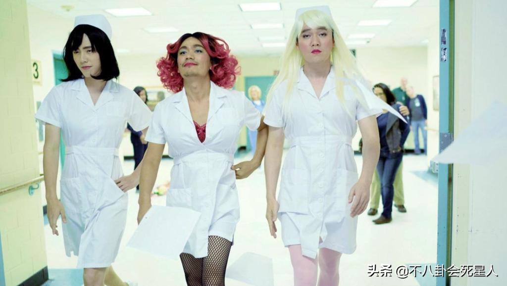 长腿、细腰、翘臀，女星拼命想要的身材，咋就长在了这些男星身上