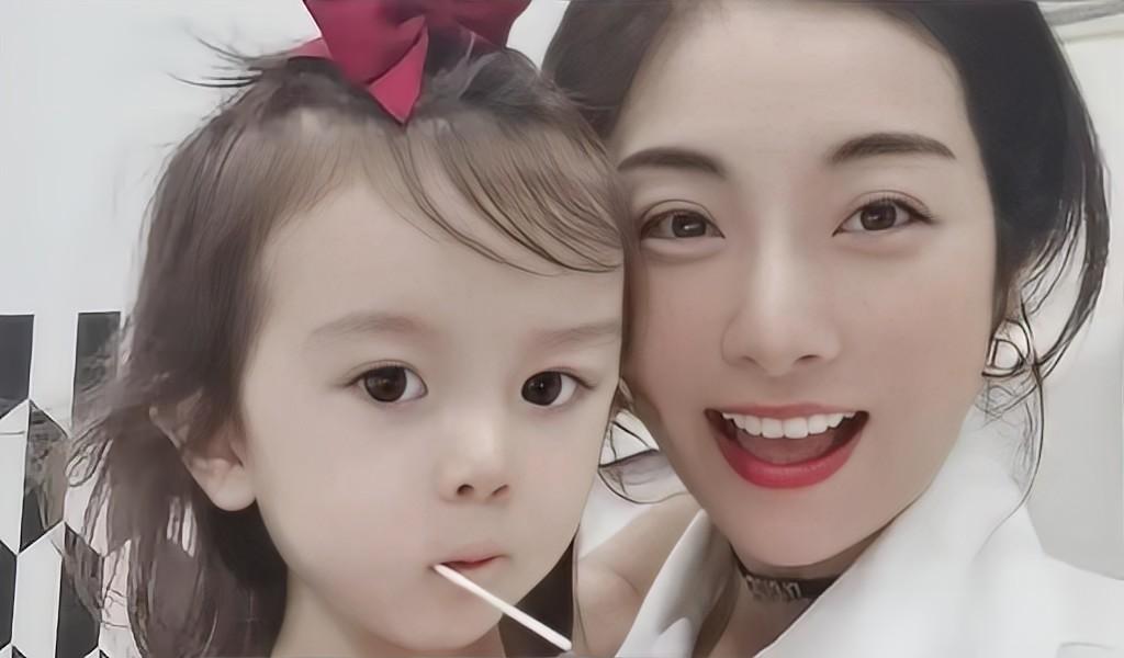 山东未婚妈妈生下三胞胎,山东女子未婚生下三个混血宝宝