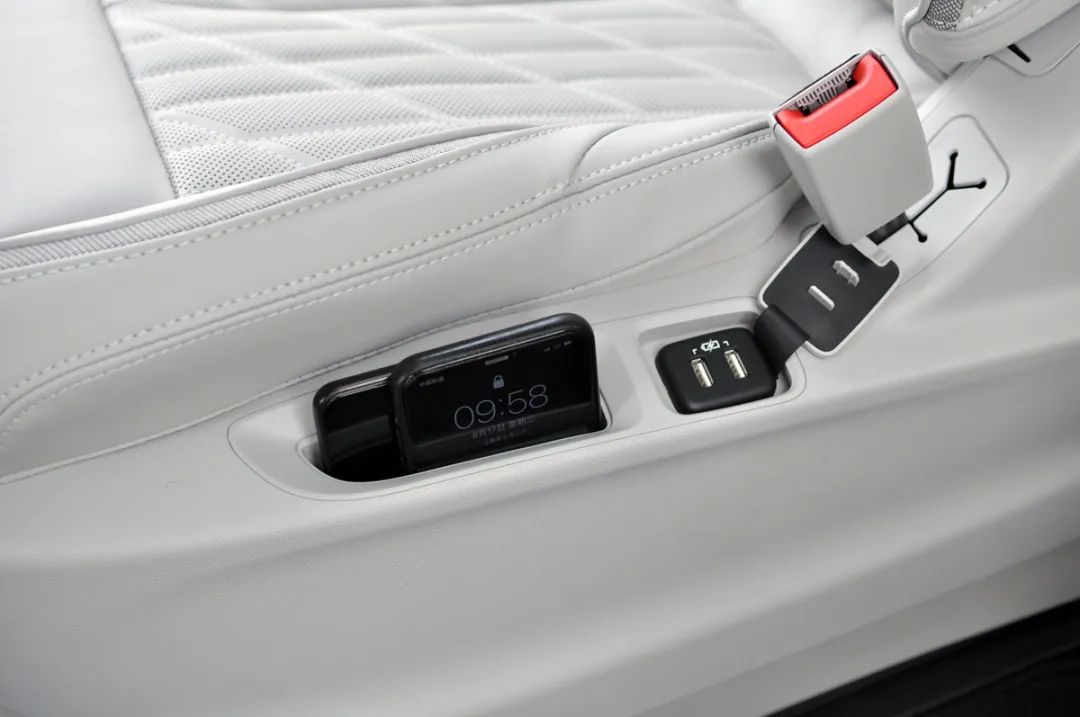 gl82022款es陆尊深度测评,2023款别克gl8es陆尊体验