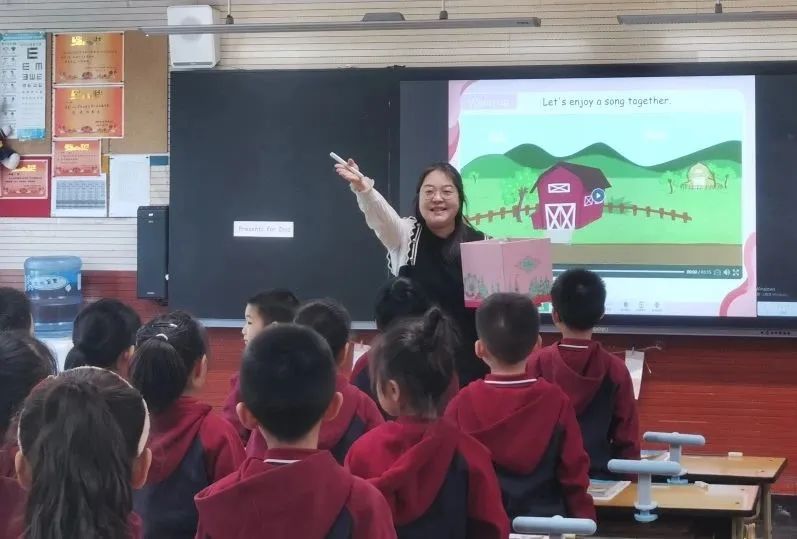 【外语特色】读书充实人生思辨引领未来