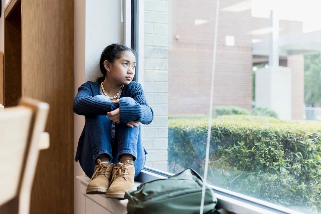 70后父母生二胎，四次离婚又复婚，25岁姐姐抱妹妹像自己生的一样