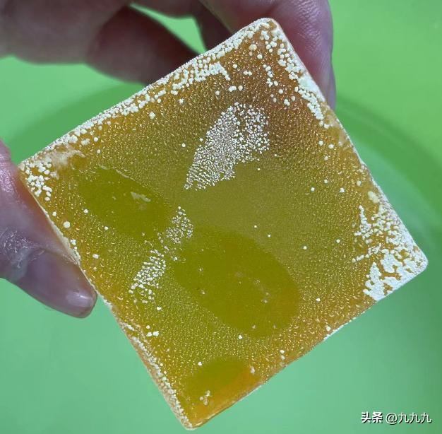 手工皂结晶了是咋回事,手工皂上面有层白霜怎么回事