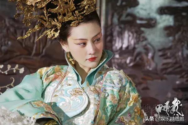 张馨予之前的情路也颇为坎坷,张馨予感情史