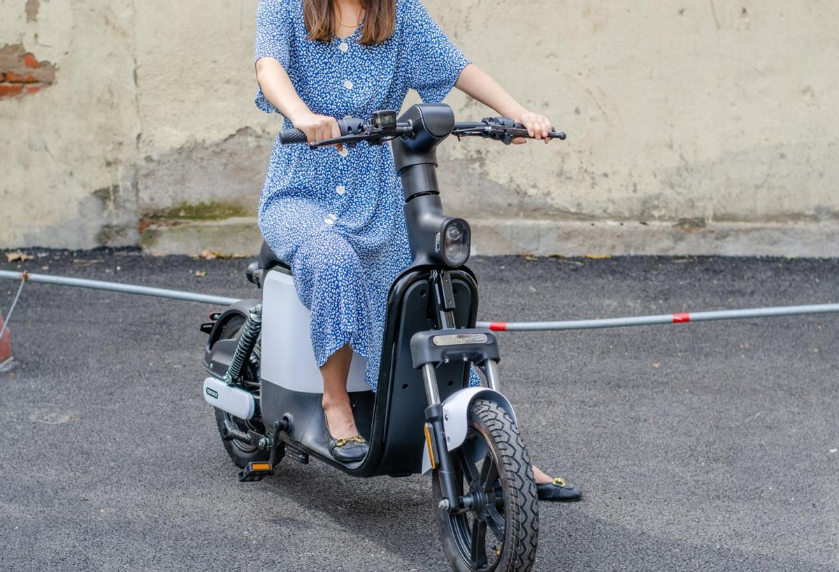 摩灵moi电动车银色,摩灵moi电动车视频