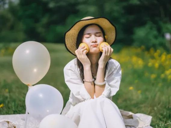 假千金恨真千金抢了她的位置跟真千金处处作对最后把自己作死了