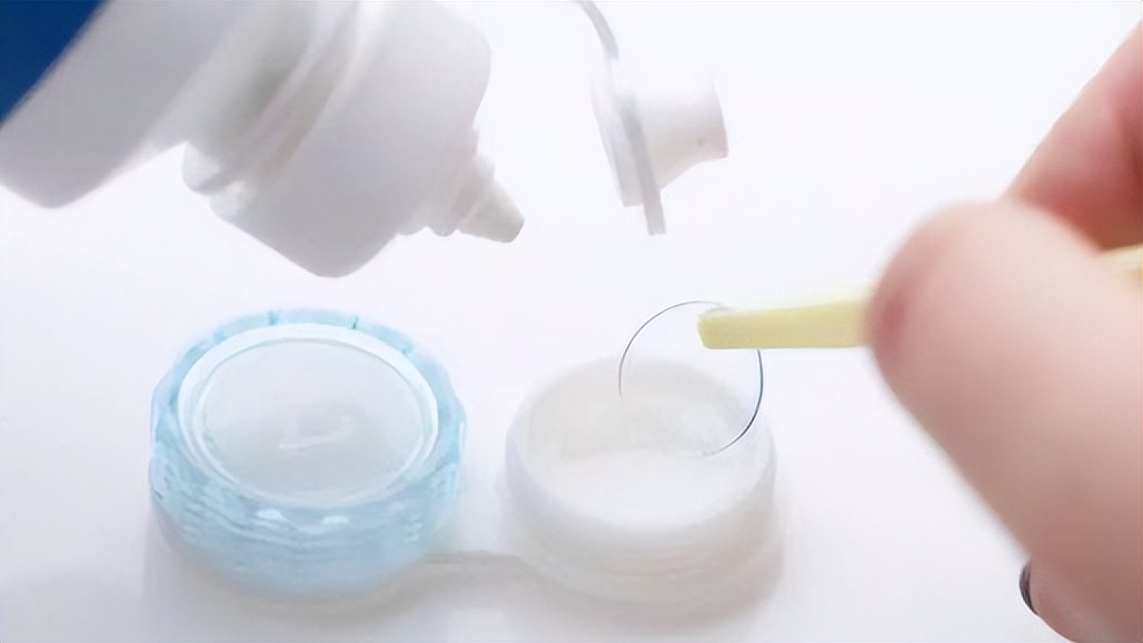 外出没带隐形眼镜盒和护理液,外出没戴隐形眼镜护理液怎么办