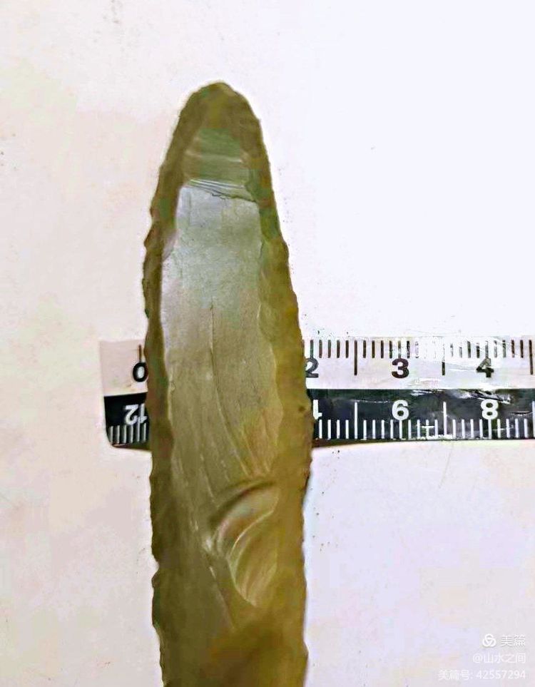 呼伦贝尔发现远古时代人工打制的绿色石柳叶揭开＂尚柳＂起源之迷