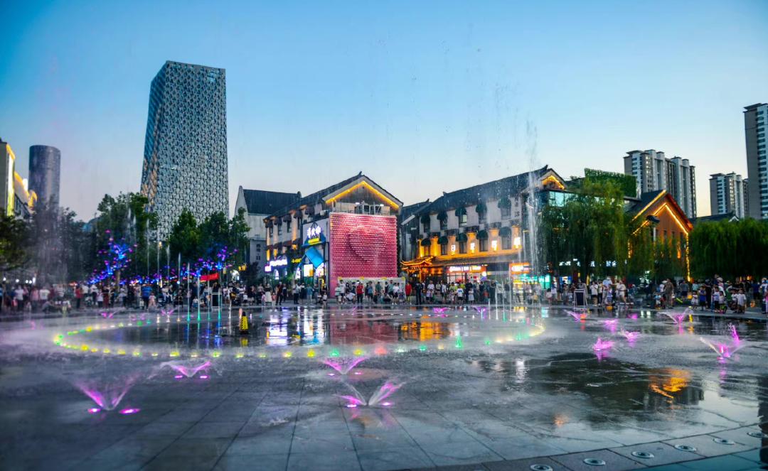 好看又好逛，不愧是济南的夜！来感受济南夜晚的美好吧~