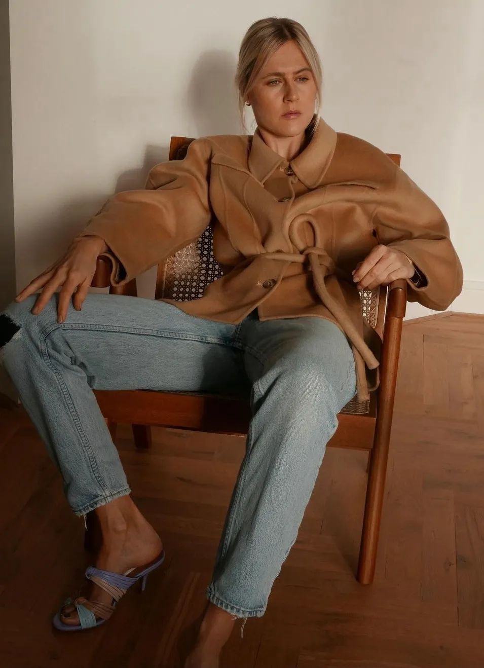 驼色连衣裙搭配的高级穿法,原来都这样穿驼色太年轻洋气了