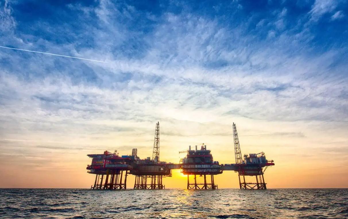 为什么世界石油下降国内油价上涨,为什么石油越挖越多油价却不降