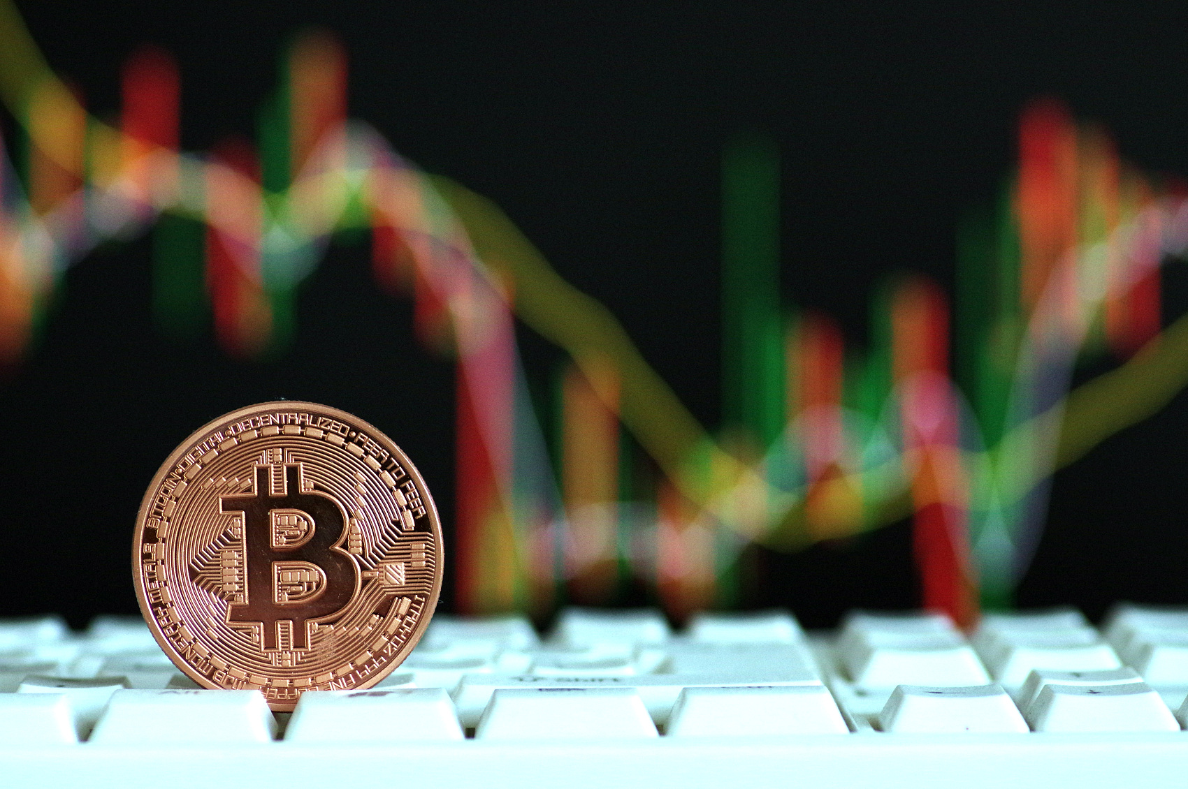 *币特比**大崩盘，华人首富身价缩水89%，特斯拉亏近6亿美元