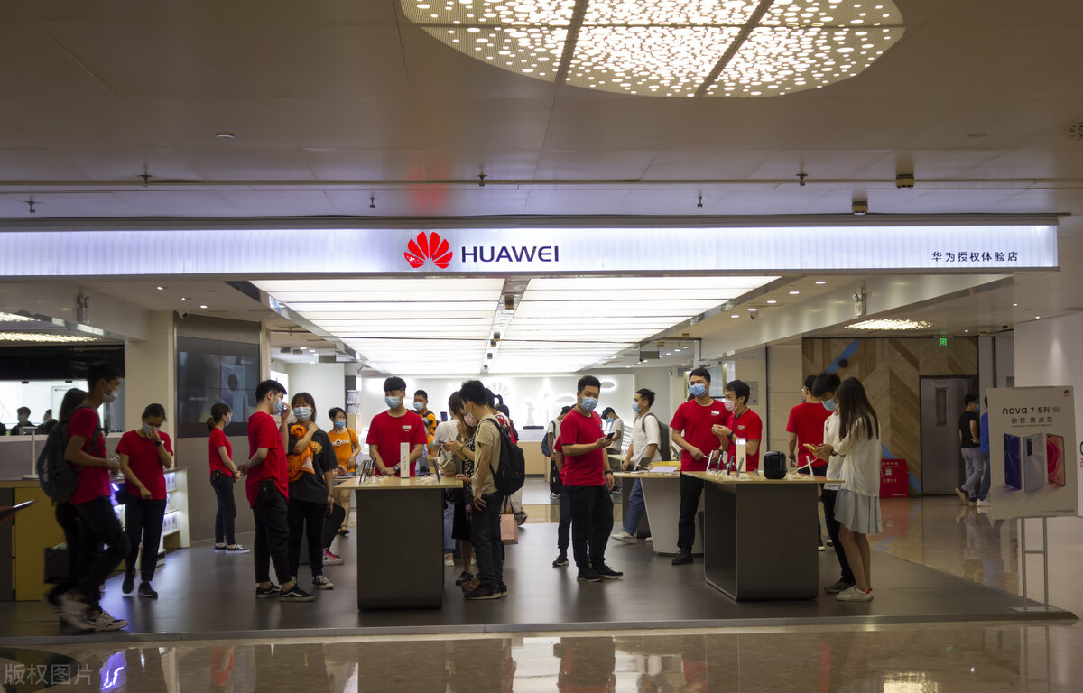 冲锋！华为年会口号“进攻是最好的防守”之下