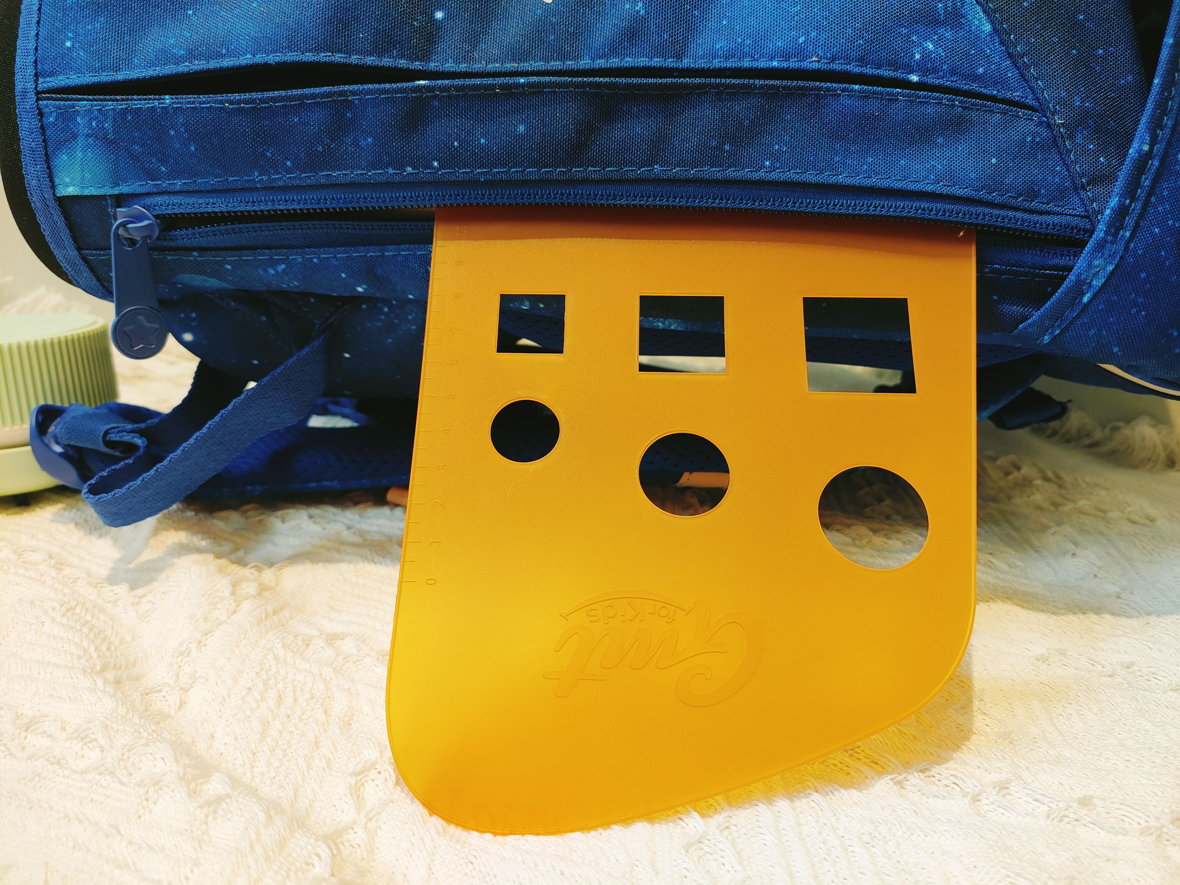 既轻便又实用的小学生书包,学生单肩书包推荐简单