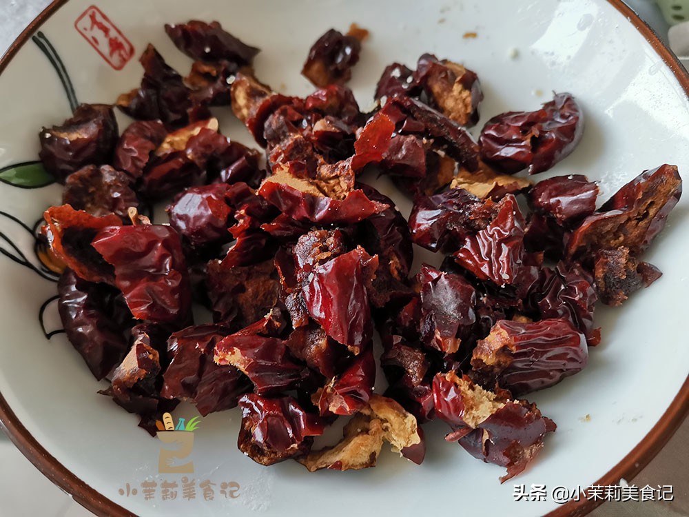 蒸年糕1斤面加多少水,蒸年糕一斤糯米粉加多少红糖