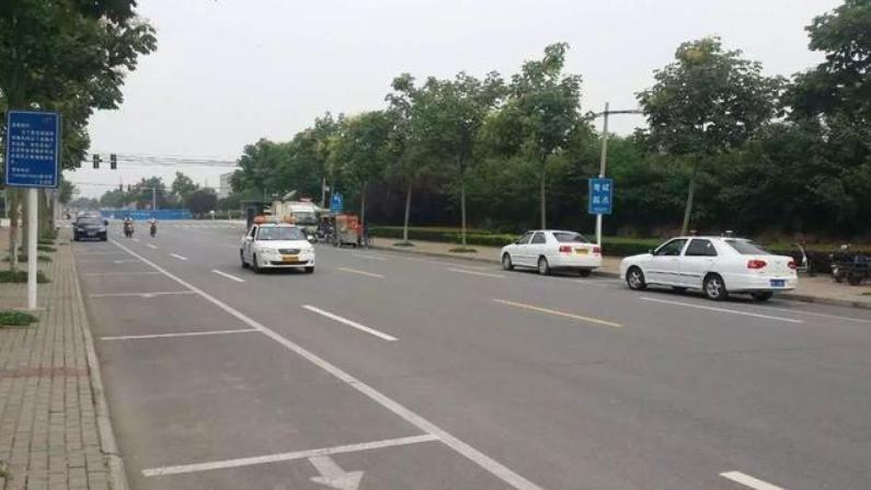 科目三考试遭针对，连续5次被私家车堵停，就是因为没办VIP