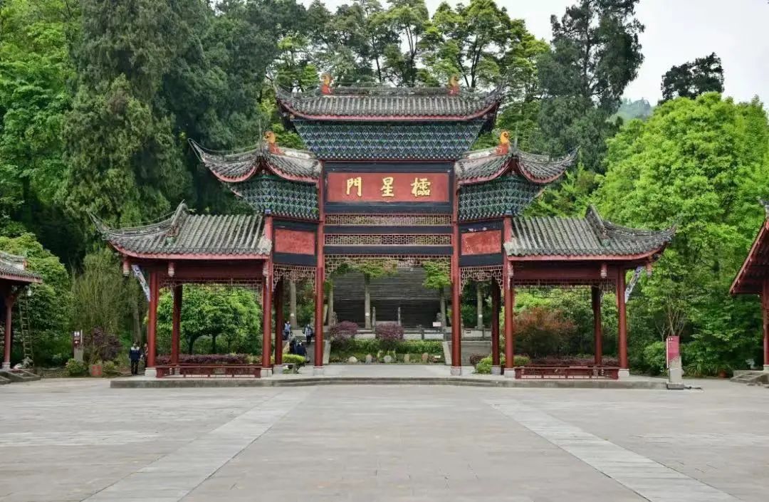 拿走不谢！这份都江堰“懒人版”旅游攻略，不爬山、不扎堆，还能打卡明星同款，赶快行动吧~