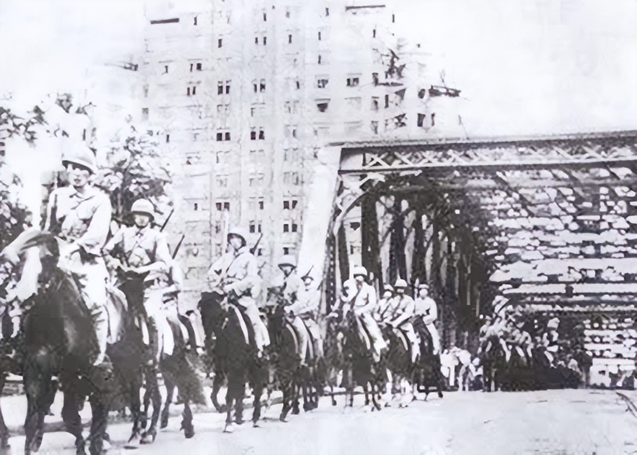 1994年春节，*小平邓**离开上海前对*菊黄**说：这是上海最后的机遇