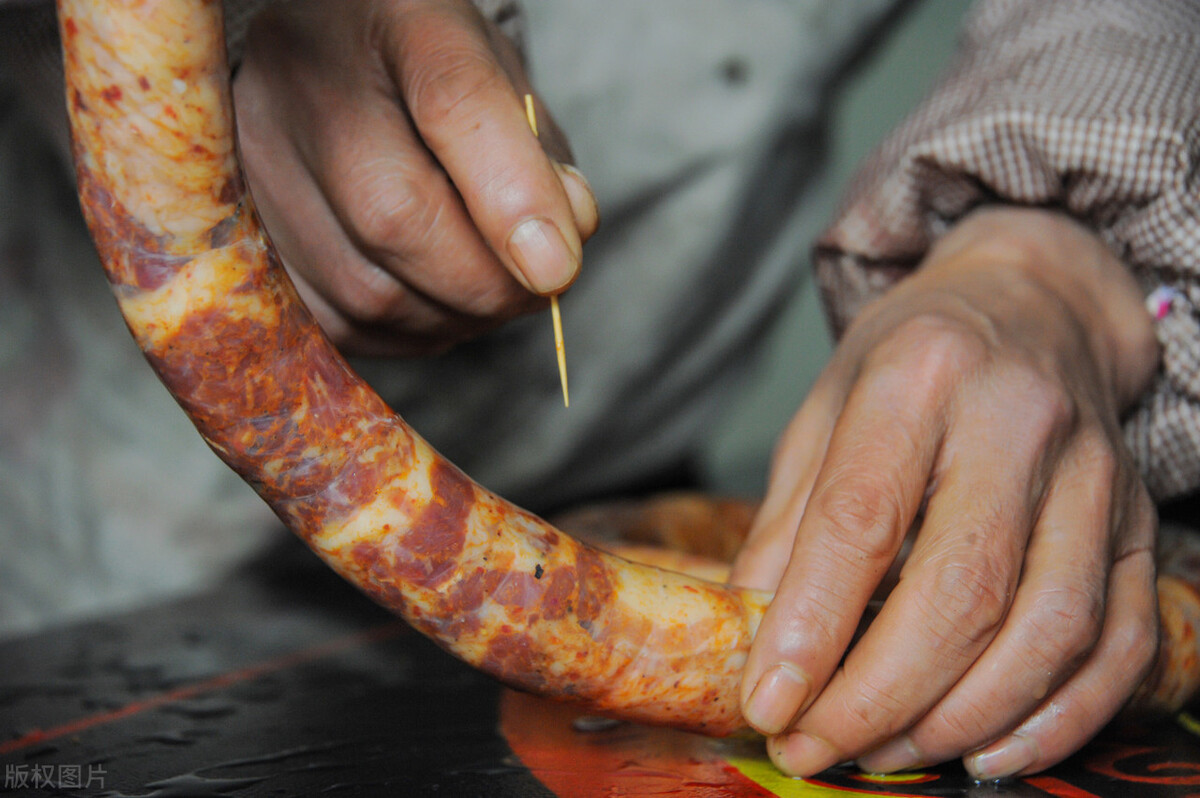 灌香肠咸甜味的料怎么办,灌香肠怎么晒不容易坏不容易酸