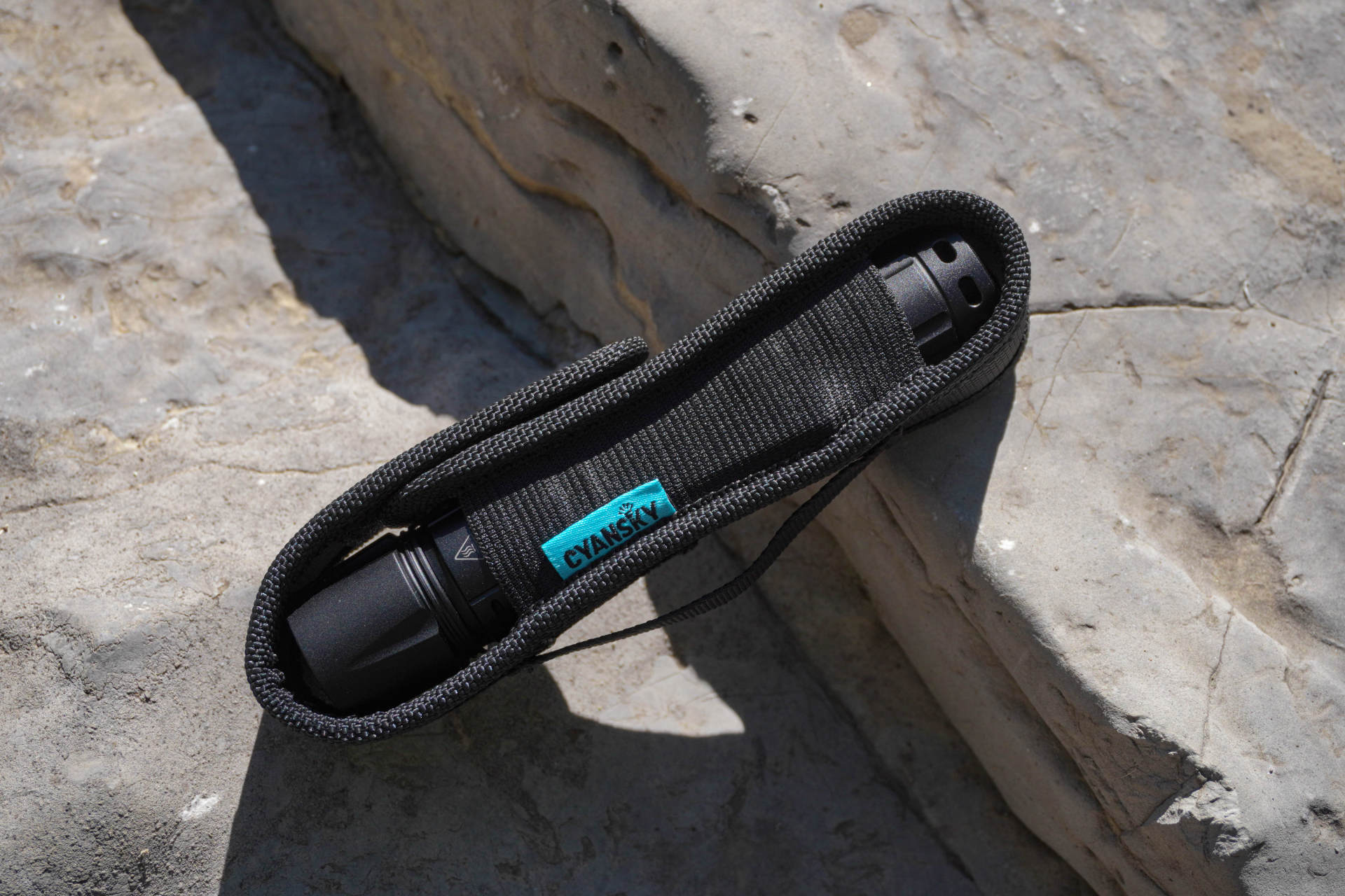 一筒搞定多用途！CYANKSY这款户外手电可是太顶了