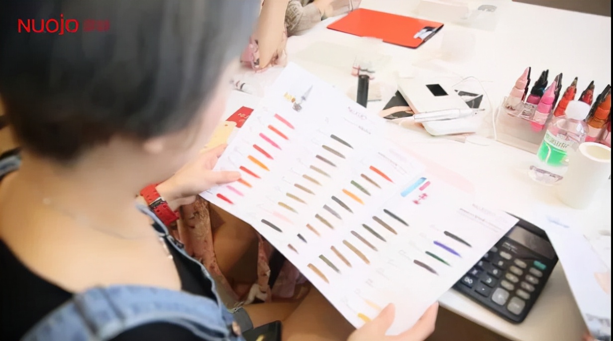 纹绣色料膏状和液体哪个留色好,纹绣色料和膏体区别