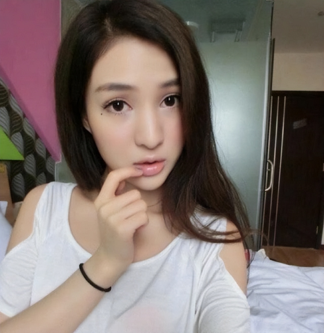 “炫富鼻祖”郭美美：坐拥干爹无数，出狱后因卖假药二进宫