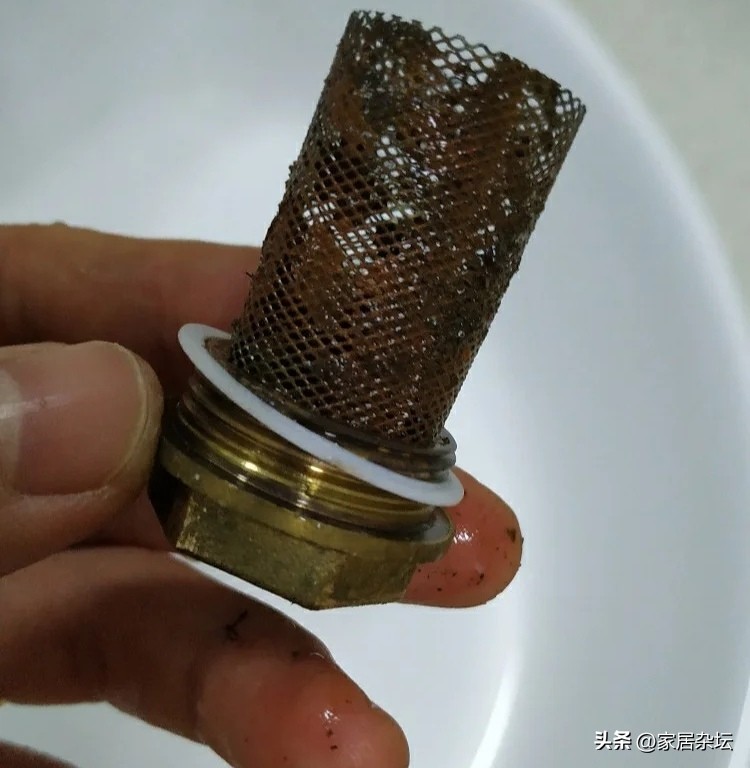 同一个小区有的楼暖气热有的不热,同一个楼为什么别人家暖气热