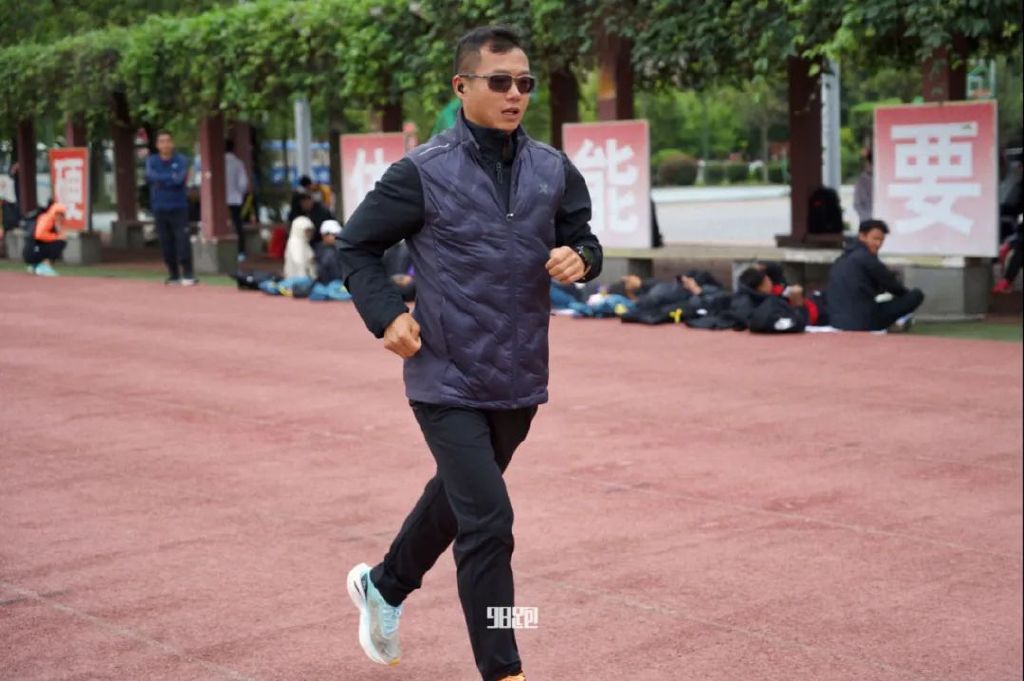 尹顺金巅峰照片,尹顺金的跑姿