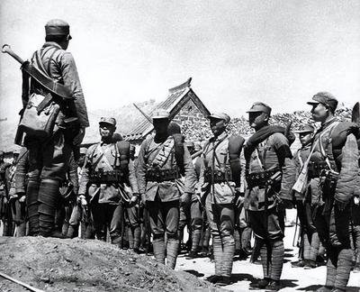 1975年蒋介石临终前,对蒋经国说出不放张学良的原因,张泪如雨下