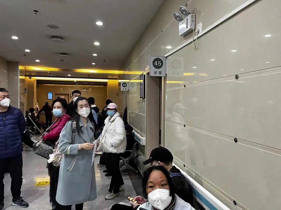 知知观察·身边的新兴职业（一）｜贵阳陪诊师：游走在刚需与质疑中的“临时家人”