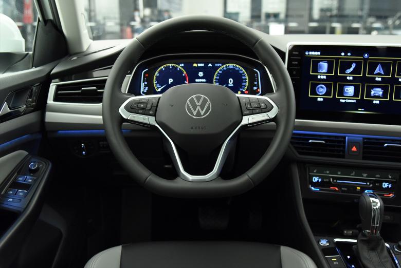 手握12万,2014款卡罗拉1.6l和2017款宝来