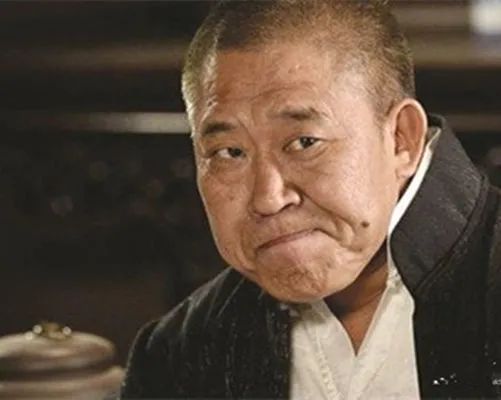 四大丑男演员娶到四大美女,又矮又丑男演员且娶了漂亮的老婆