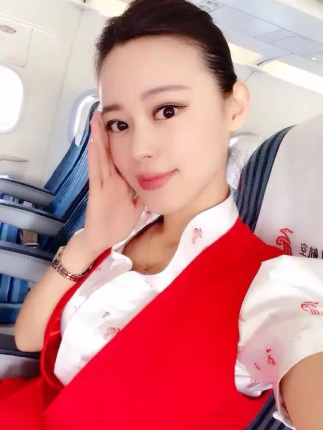 空姐做直播收入,空姐做抖音赚钱吗