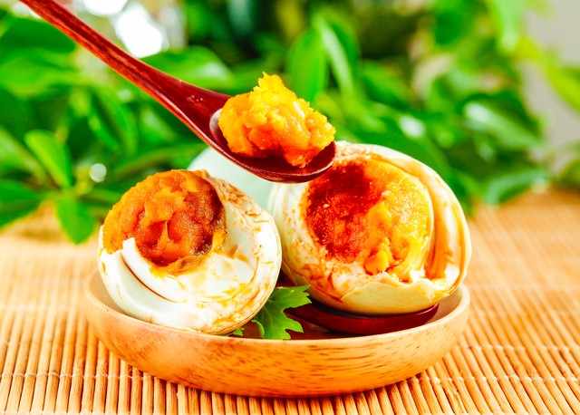 咸鸭蛋太咸有什么方法变得不咸,咸鸭蛋太咸了有什么方法解决