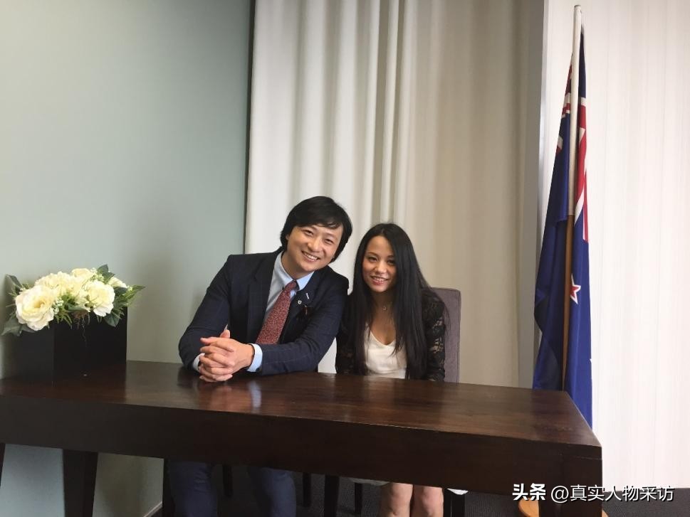 我，专业摄影14年，为几百对新人拍照上万张，档期在半年之后