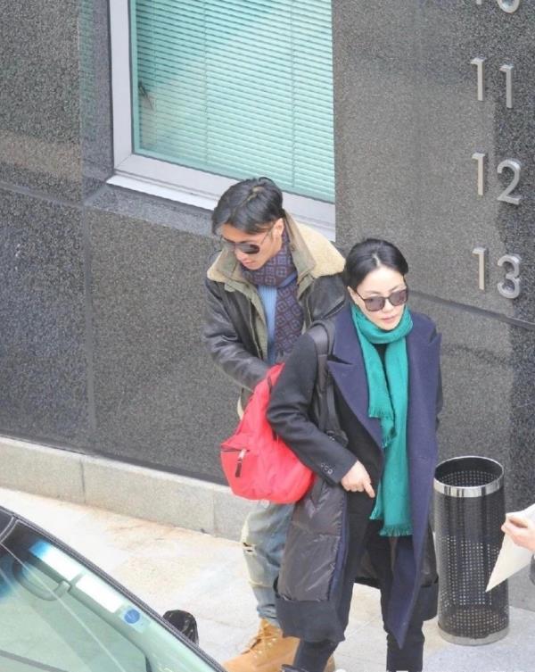 李嫣果然遗传了王菲的穿搭天赋,王菲李嫣巴黎走秀