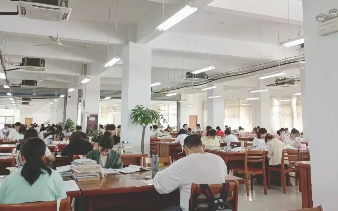 没读研究生就去工作的后悔吗,研究生上岸了要读吗