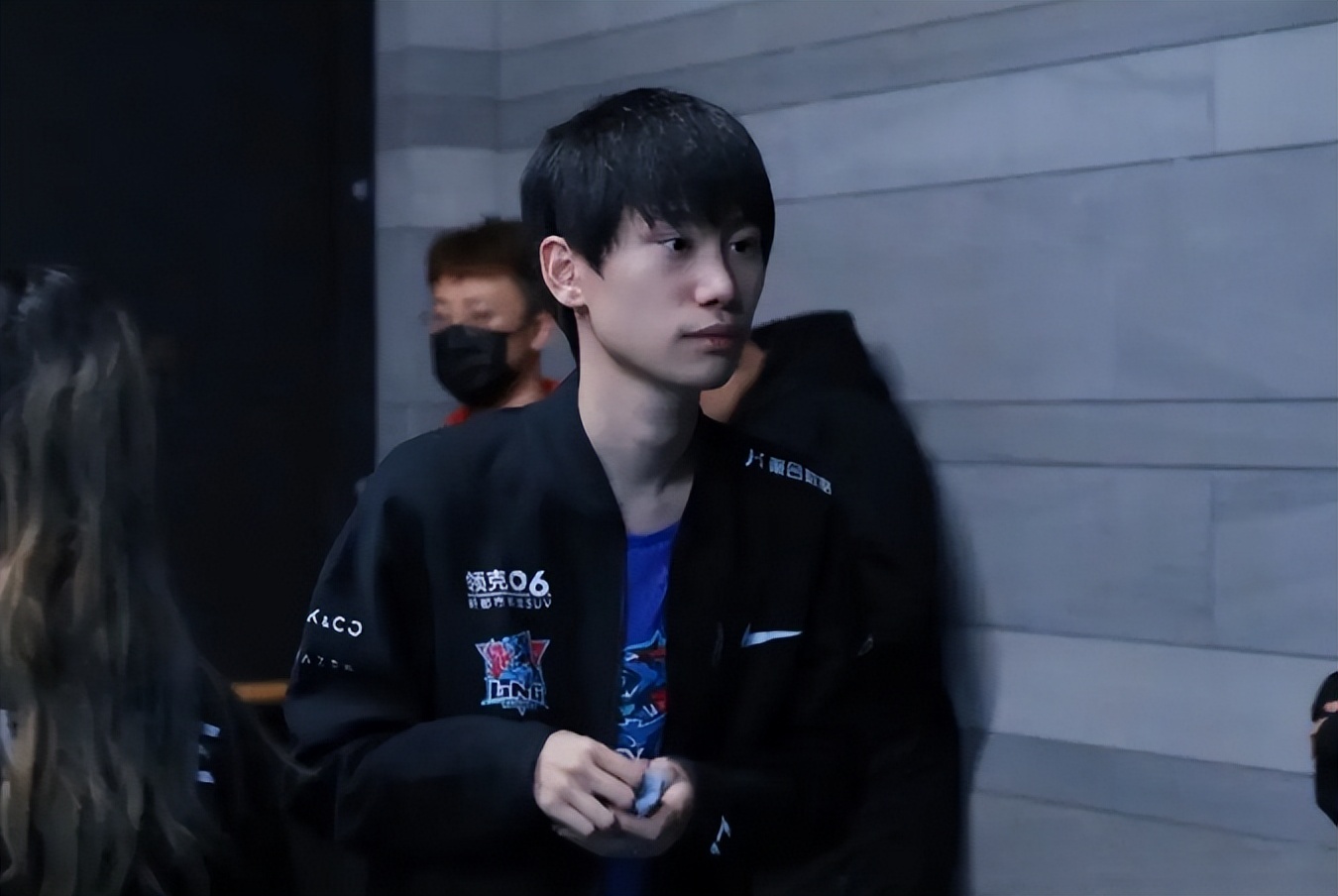 lng被淘汰官博彻底炸锅,lng被淘汰名场面