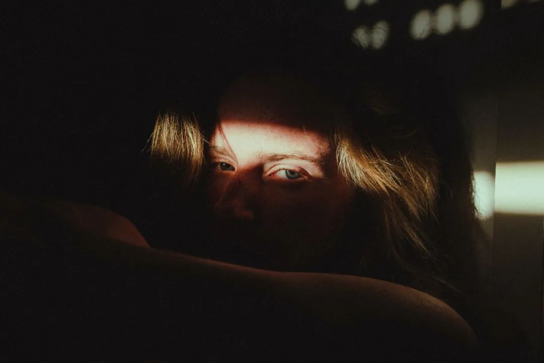 一名性侵幸存者的自白：童年那场“游戏”，成为我一生的噩梦